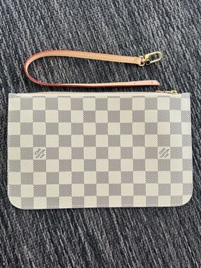 Louis Vuitton Pouch Neverfull Cream Strap Authentic New LV Pochette Clutch •NEW•